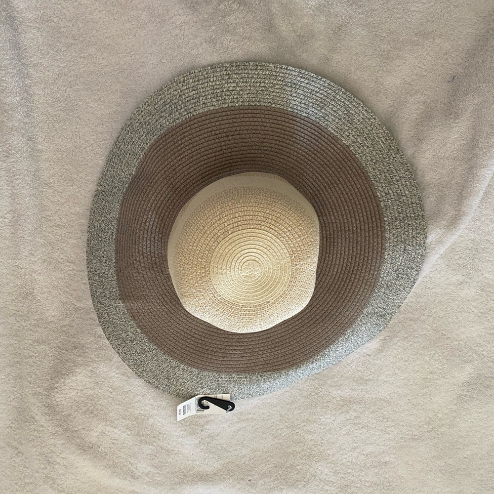 Not for sale!!!! Womens sun hat new with tags